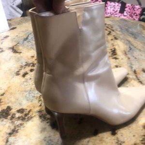 Gianni Bini Shoes - Gianni bini Gorgeous leather heel boots cream Gianni Bini Shoes - Gianni bini Gorgeous leather heel boots cream